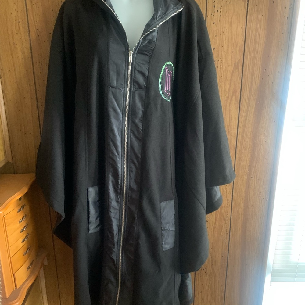 H and M Black hooded lined cape men’s size M new without vendor label